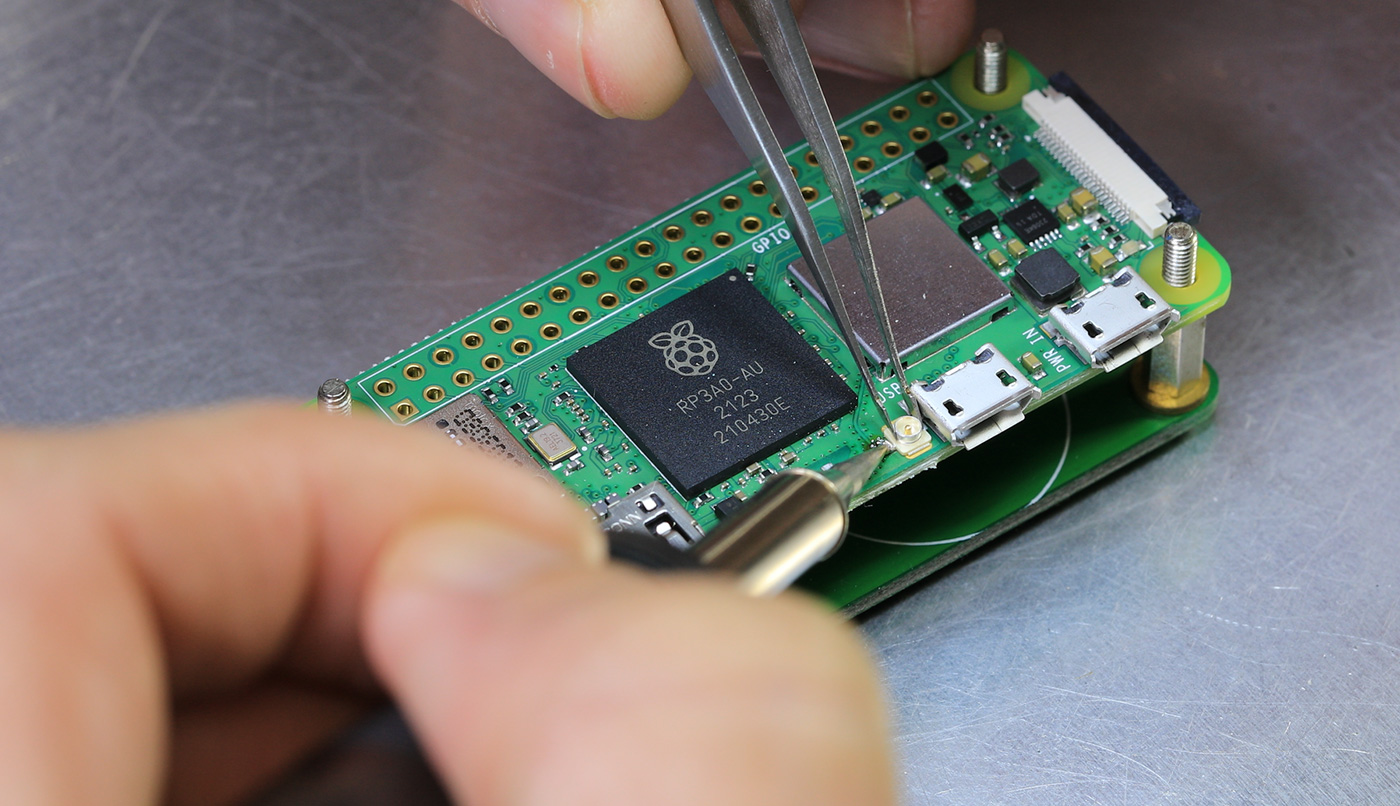 Fitting the new U.FL connector