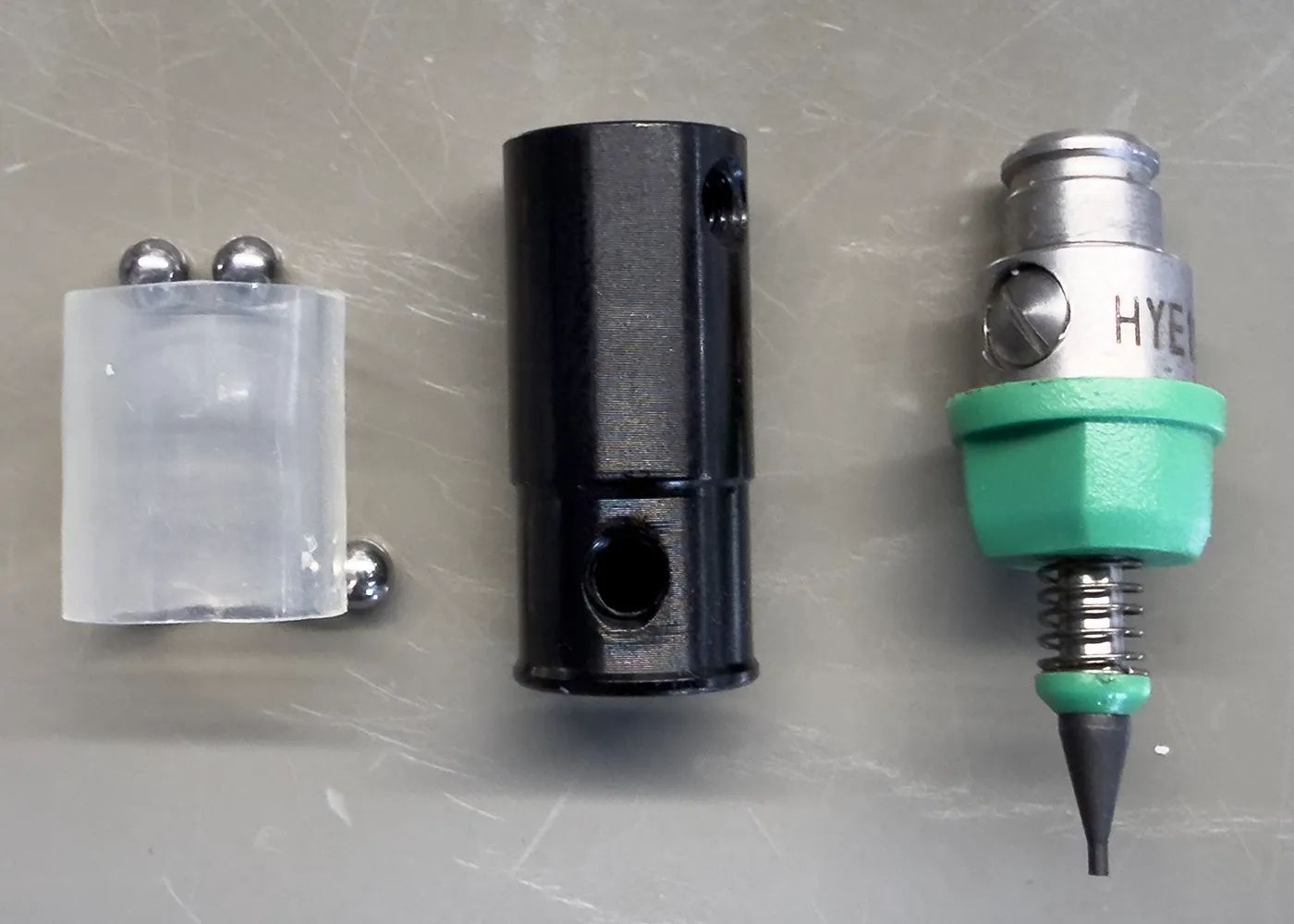 Nozzle adapter and nozzle