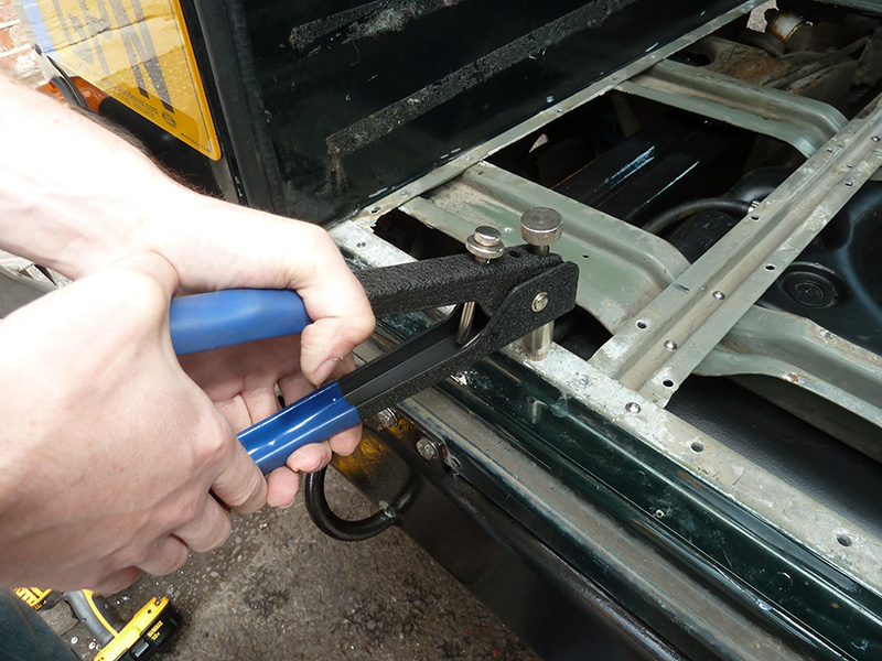 Fitting rivnuts