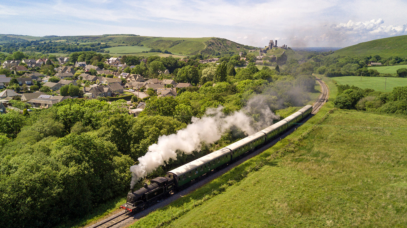 Train leaving Corfe Castle