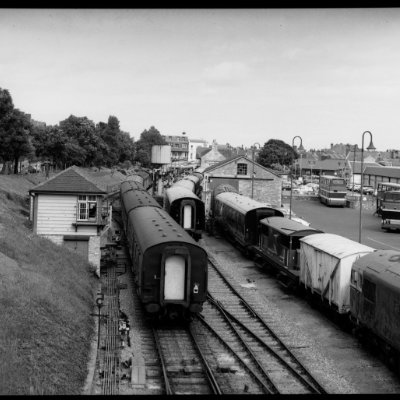 railway platform on swanage railway